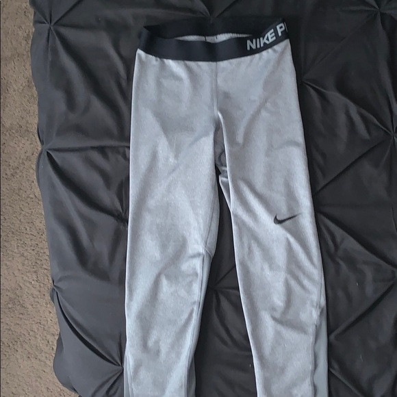 Nike cropped dri fit leggings - Picture 2 of 3